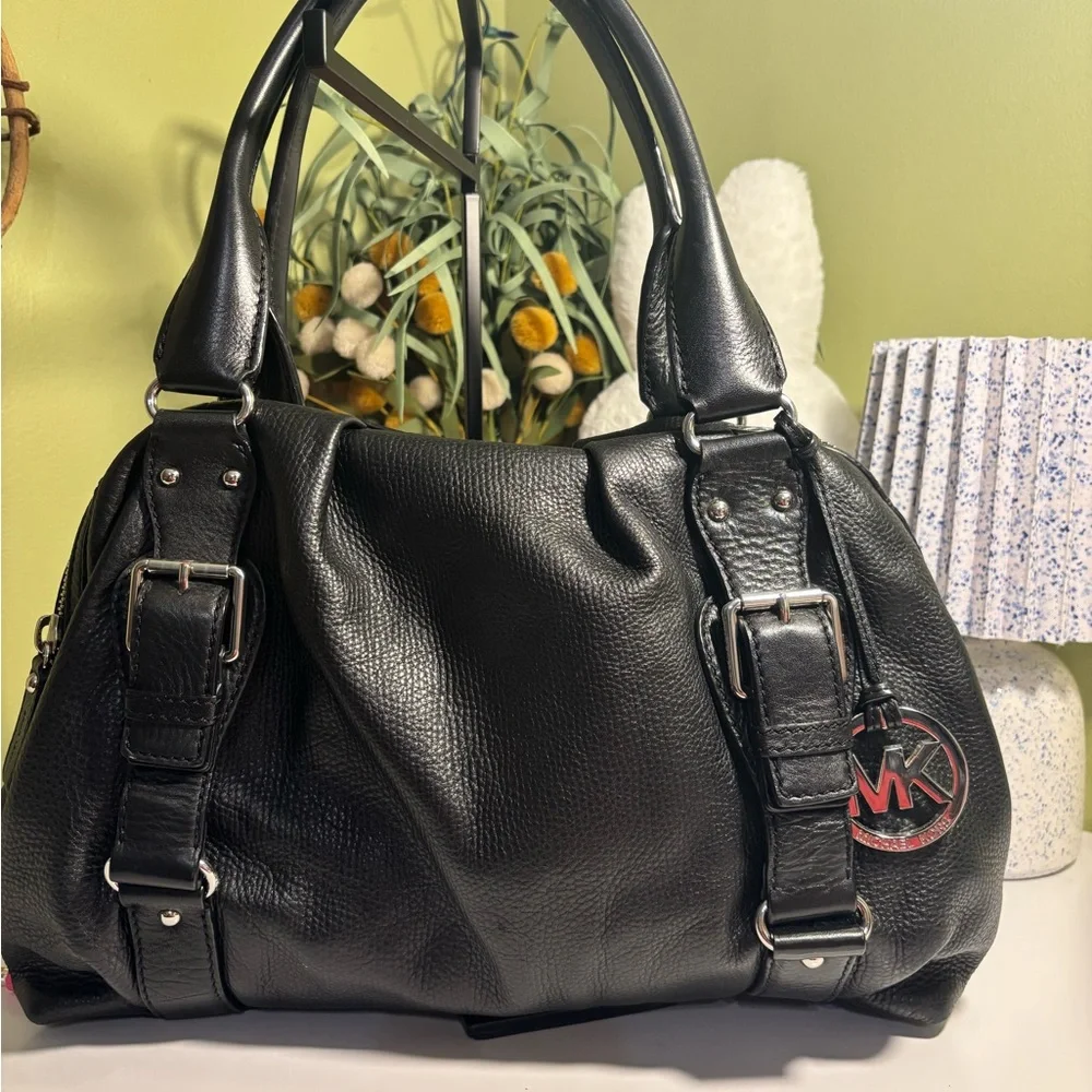 Michael Kors Black Leather Shoulder Bag - Picture 2 of 10